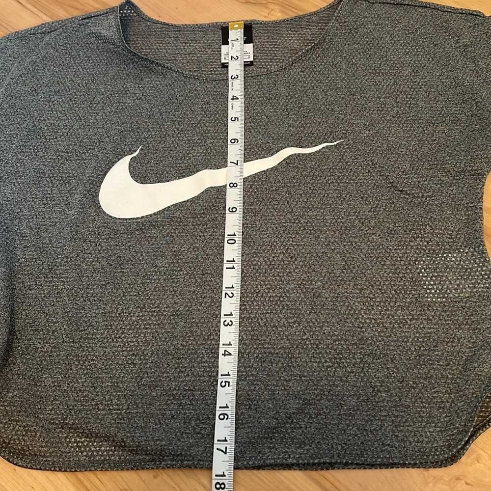 Nike Dri-Fit Running / Yoga Athletic Loose Gray Shirt